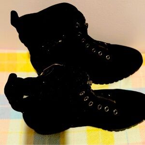 New Black hiking ankle boots featuring a lace-up closure system with comfort